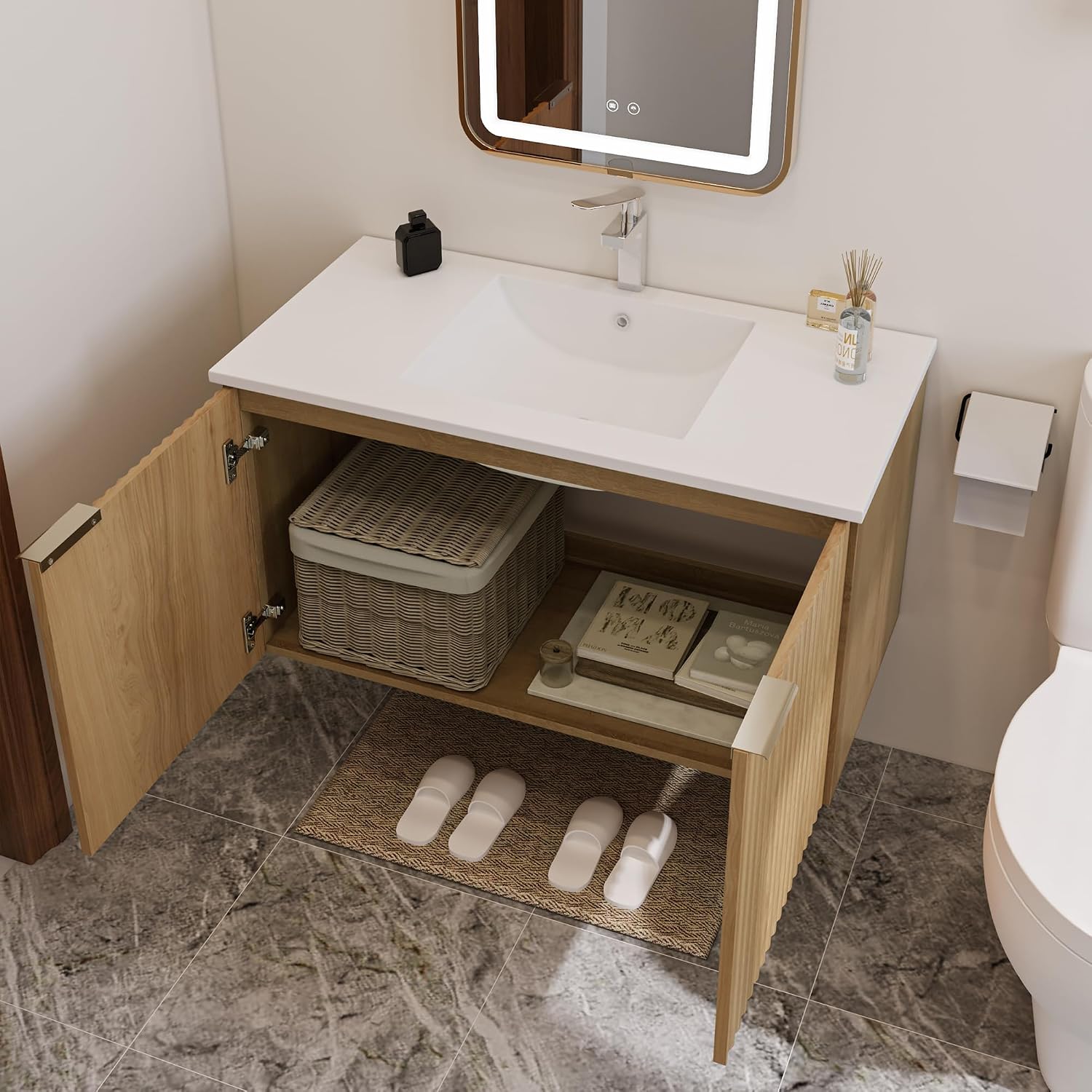 モダンなフローティング式洗面化粧台、波状テクスチャの扉付き壁 - Home Bathroom Organizer のレビューと価格